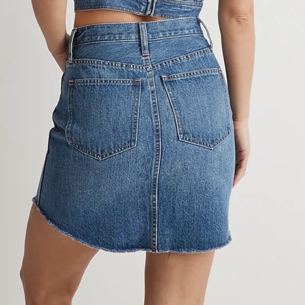 MADEWELL Ridge Denim A-Line Dolphin-Hem Mini Skirt in medium dark Wash SIZE 33 - Picture 3 of 16